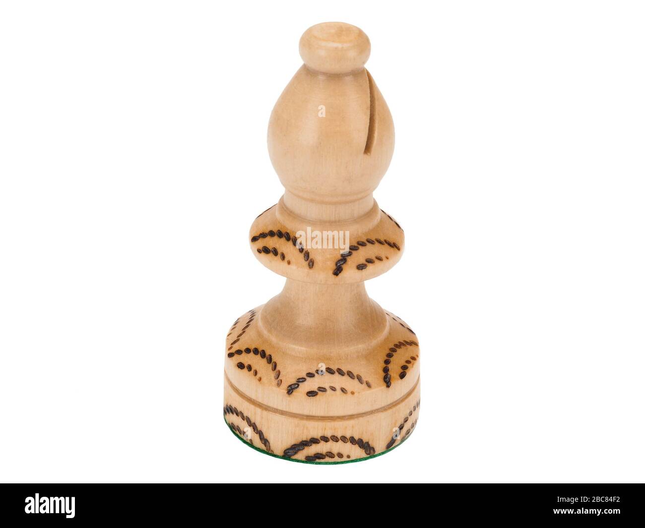 vescovo di scacchi fatto a mano su sfondo bianco Foto Stock