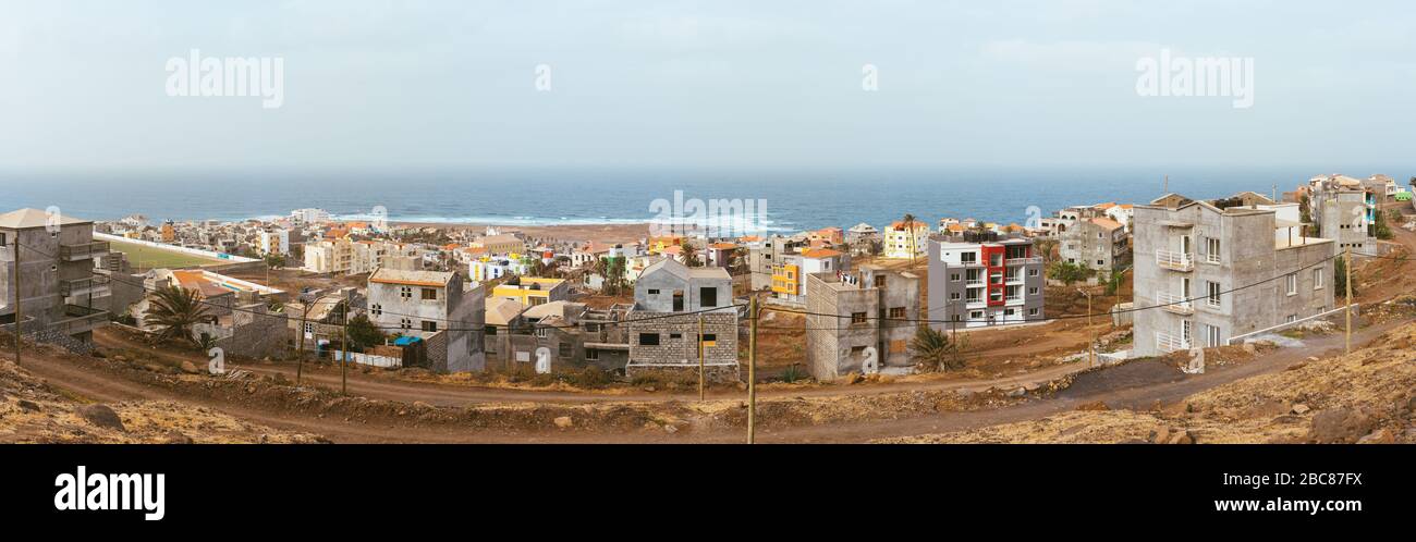 Una vista panoramica di Ponta do Sol - una città nell'isola di Santo Antao, Capo Verde. Molti nuovi appartamenti per il futuro tourismus nella regione. Foto Stock