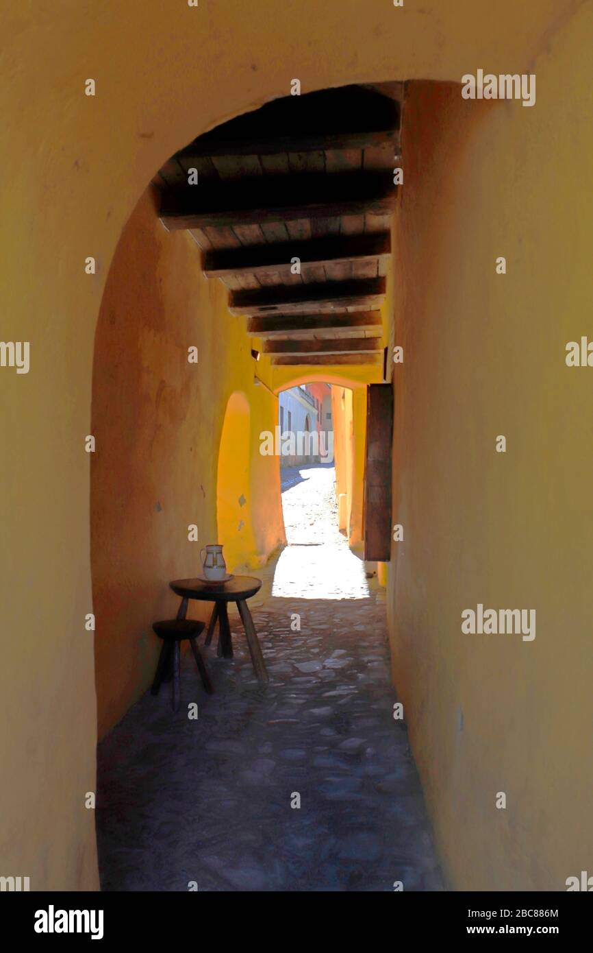 Via nel centro storico di Sighisoara, Transilvania, Romania Foto Stock