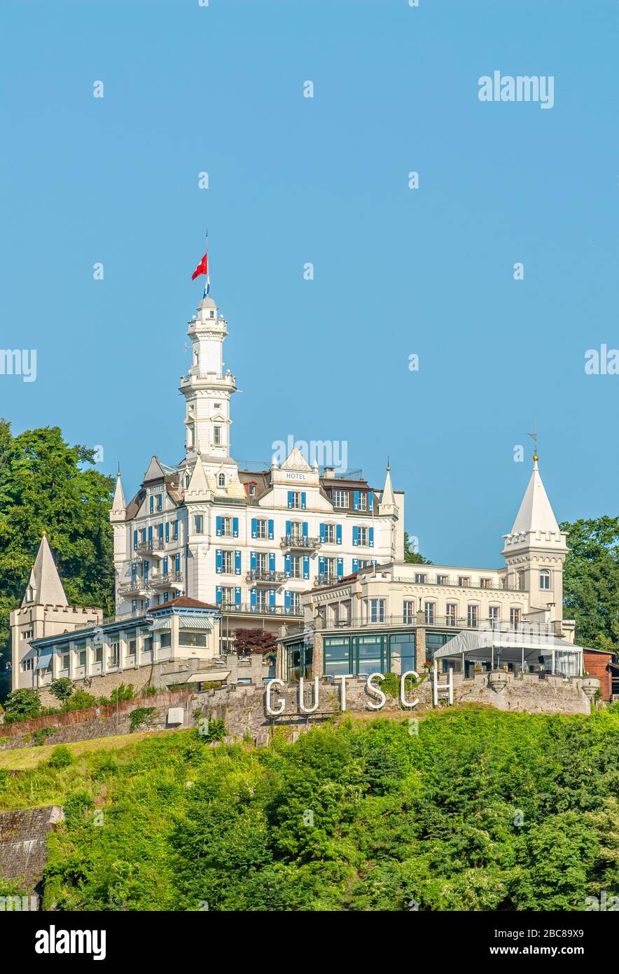 Chateau Guetsch, un castello da favola con la sua funicolare che si affaccia sulla città centrale svizzera di Lucerna Foto Stock