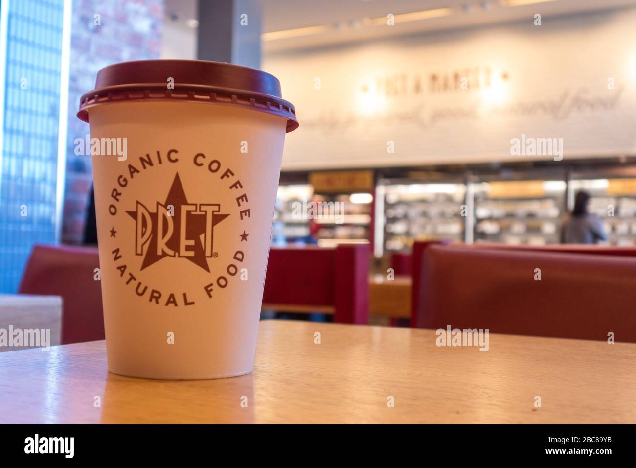 Pret A Manger Store, catena di caffè / cibo take away negozi - logo esterno / segnaletica - Londra Foto Stock