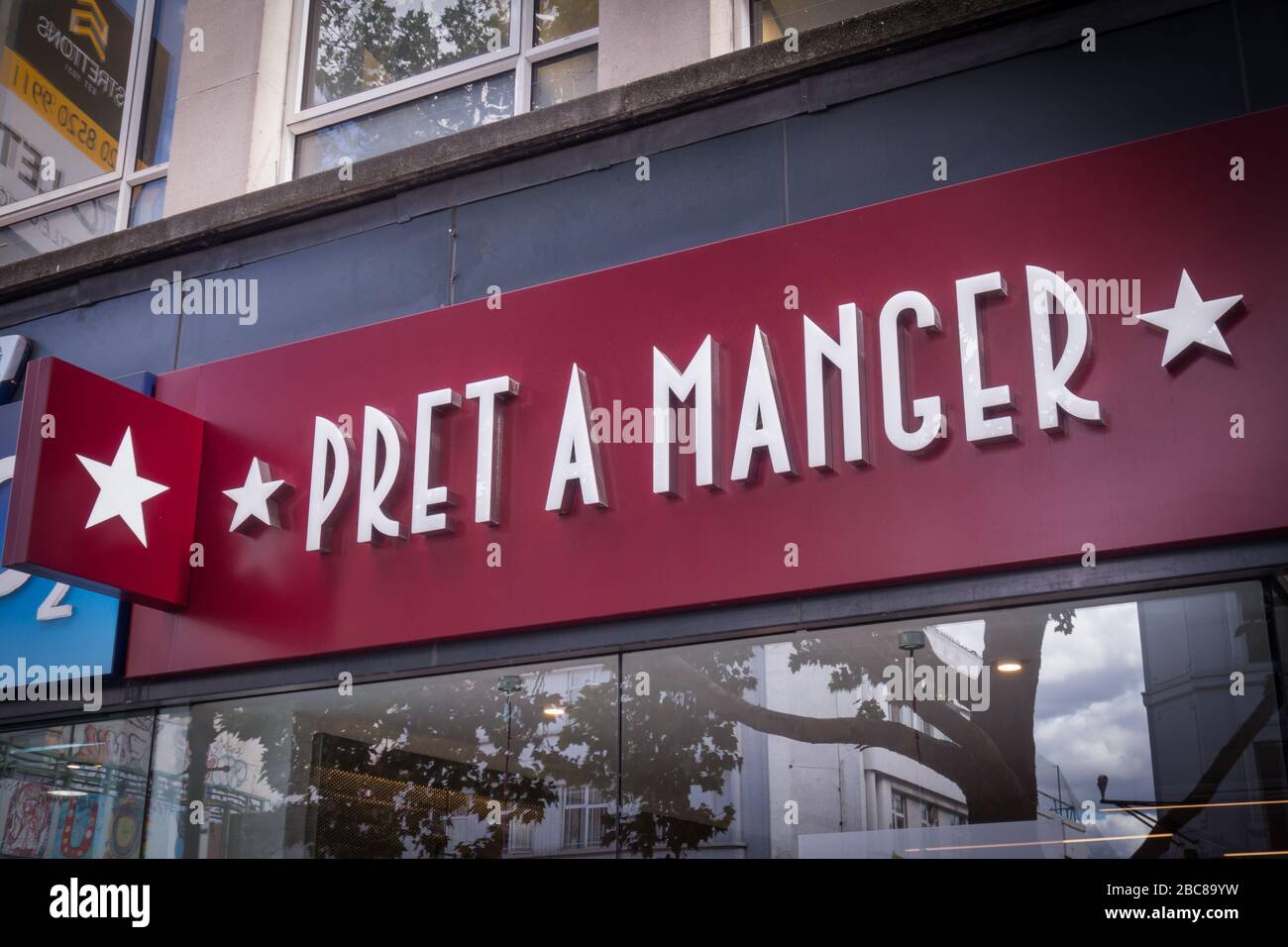 Pret A Manger Store, catena di caffè / cibo take away negozi - logo esterno / segnaletica - Londra Foto Stock
