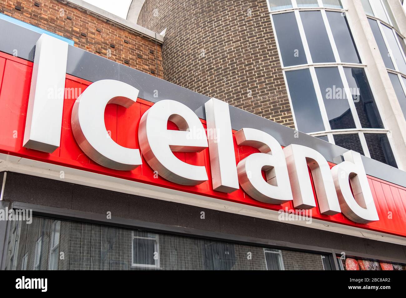 Iceland Foods- British Frozen food supermercato- logo esterno / segnaletica- Londra Foto Stock