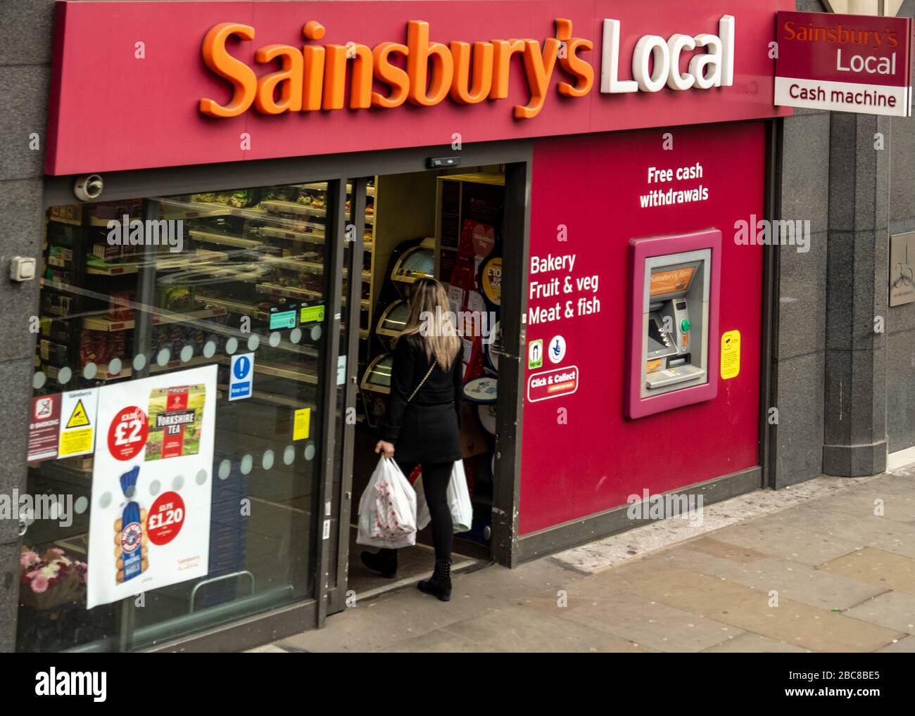 Sainsbury's Local, filiale britannica del supermercato, logo esterno / segnaletica - Londra Foto Stock