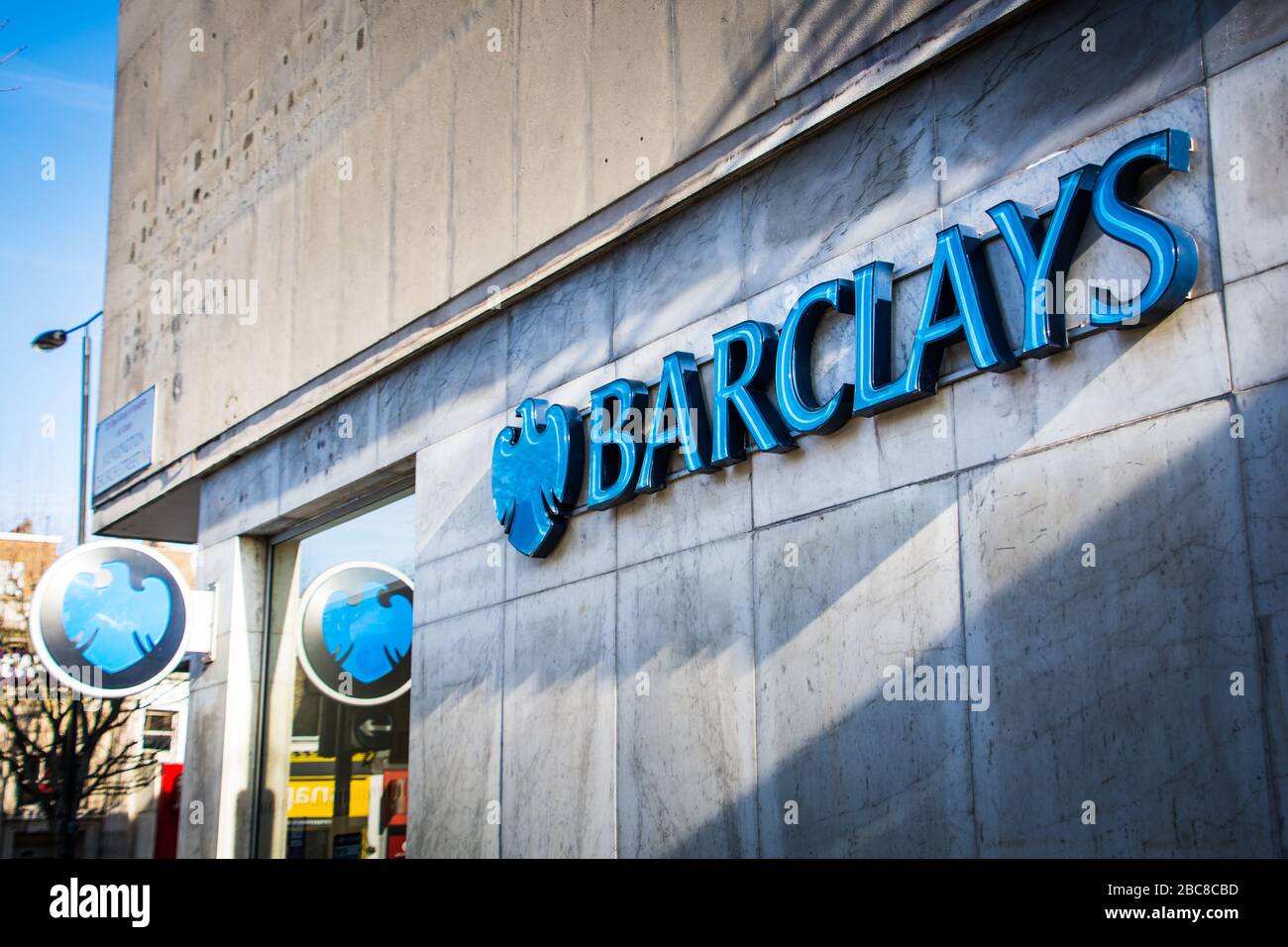 Barclays High Street Bank Branch Signage - Londra Regno Unito Foto Stock