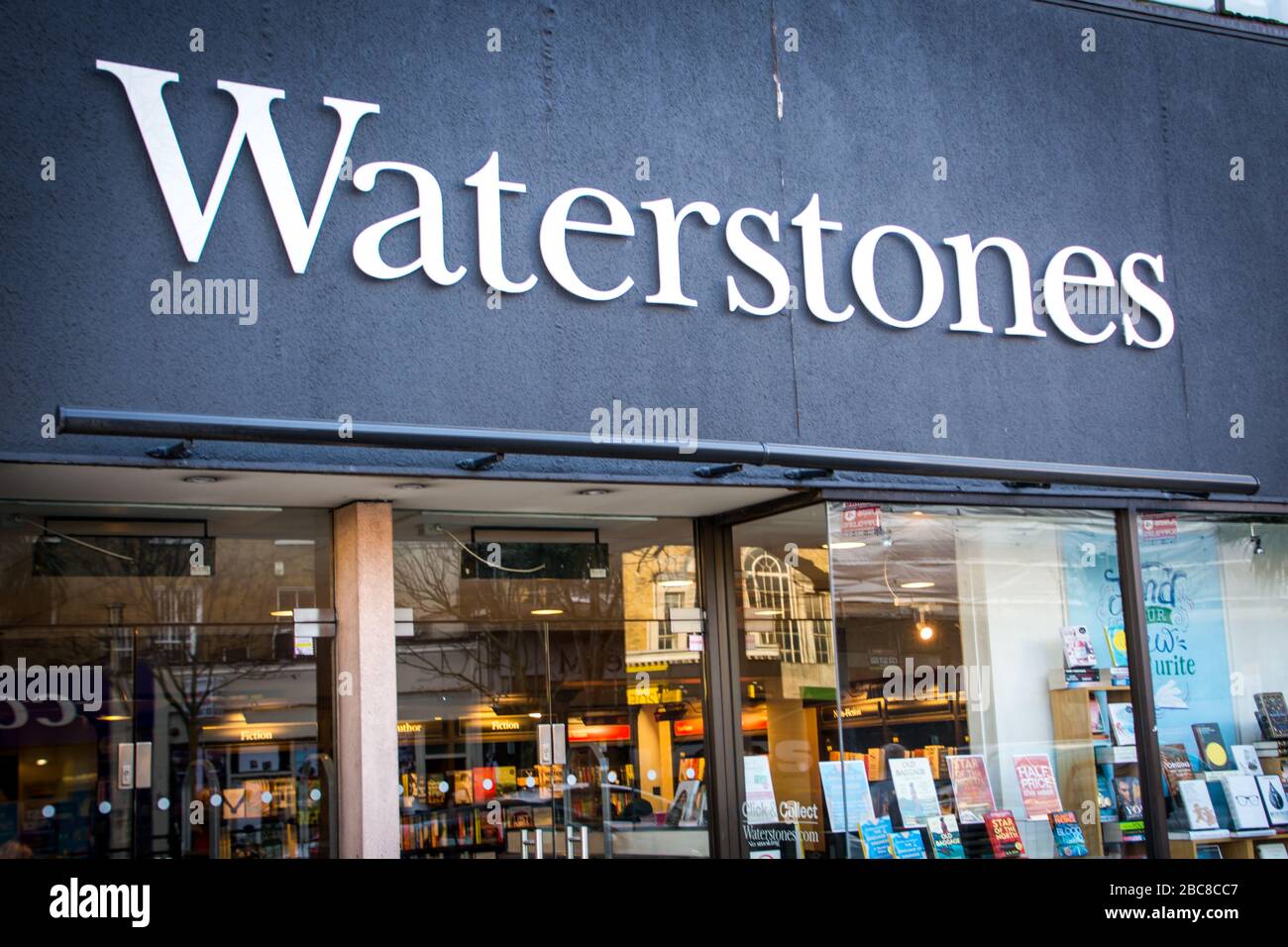 Waterstones, iconico marchio British High Street Bookshop - logo esterno / segnaletica - Londra Foto Stock