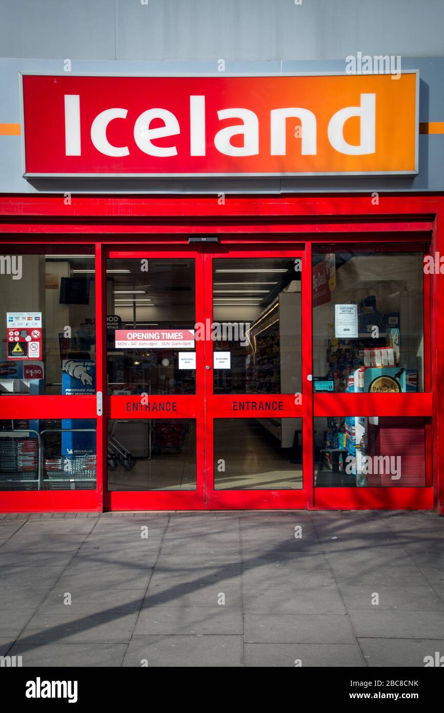 Iceland Foods- British Frozen food supermercato- logo esterno / segnaletica- Londra Foto Stock