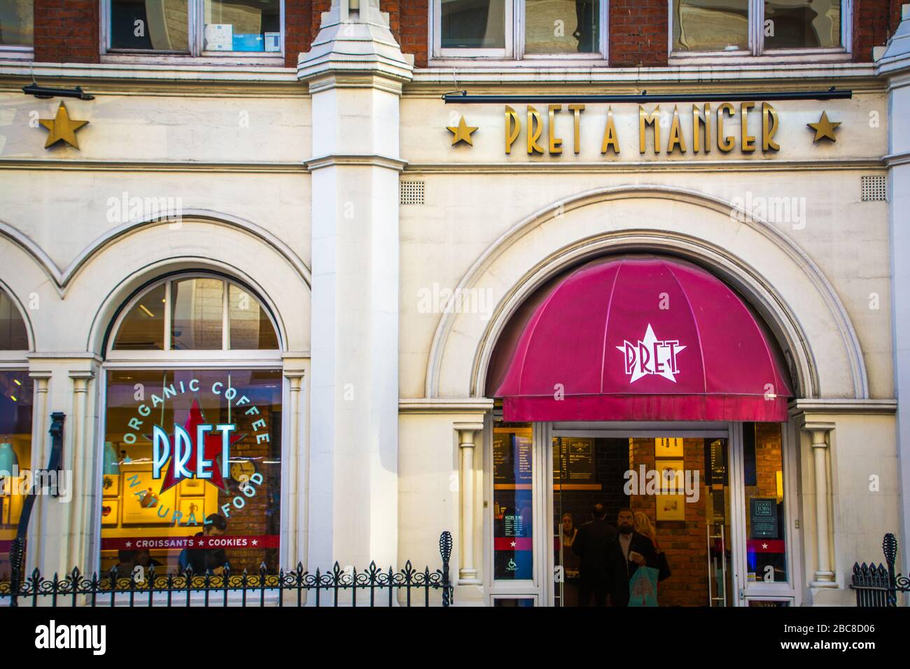 Pret A Manger Store, catena di caffè / cibo take away negozi - logo esterno / segnaletica - Londra Foto Stock