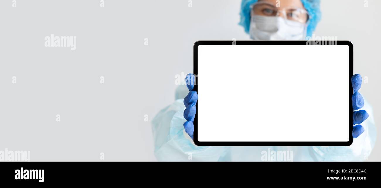 Medico con un tablet digitale Foto Stock