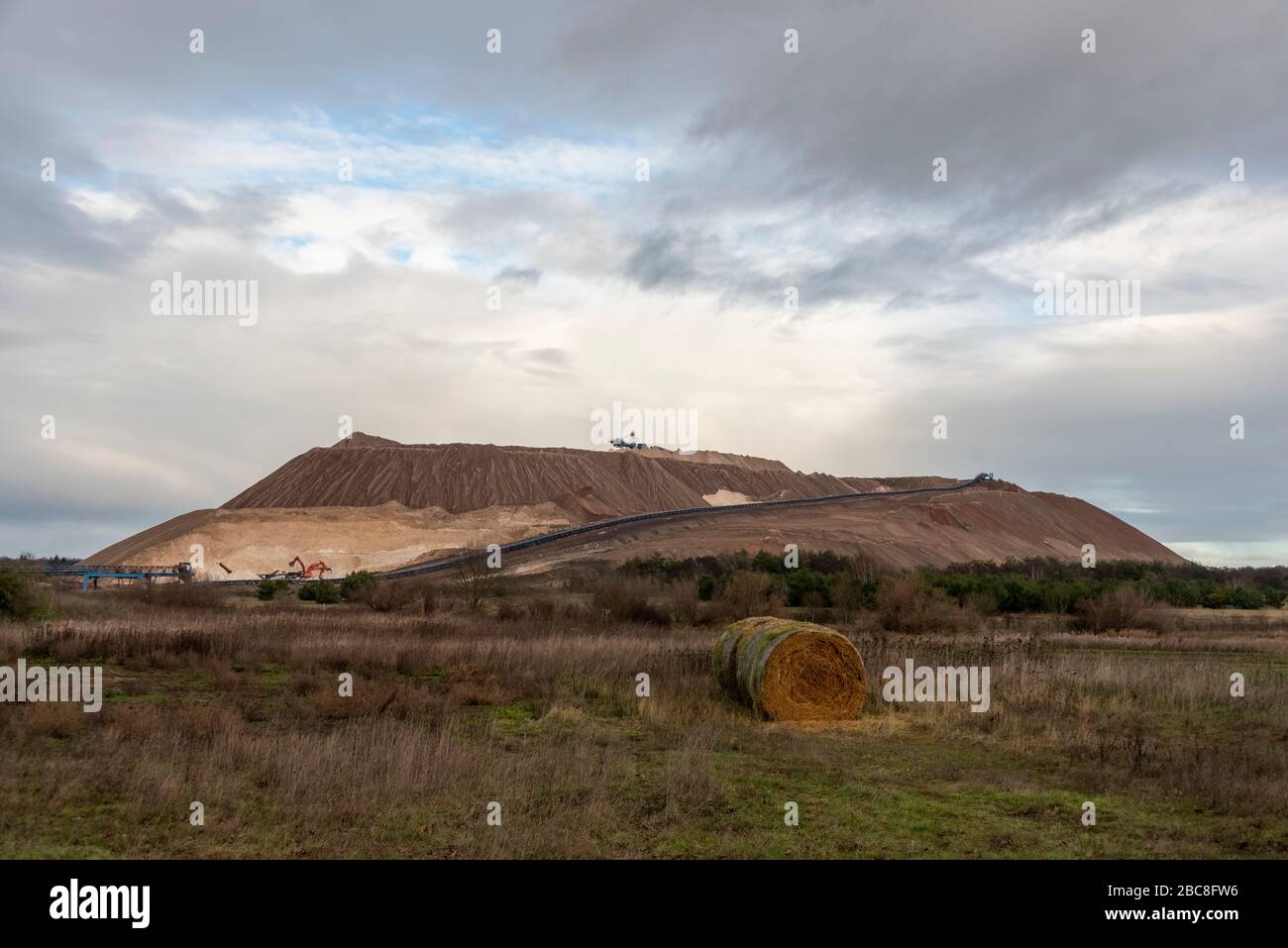 Germania, Sassonia-Anhalt, Zielitz, vista del cumulo di scorie della K + S Kali Werke a Zielitz Foto Stock