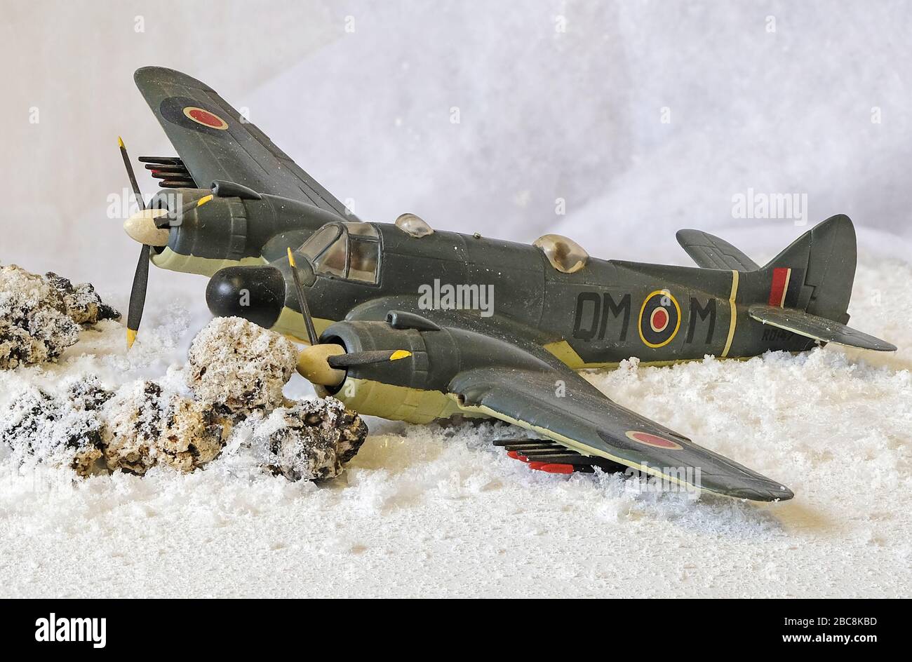 Schiantato aereo da combattimento WW2 sulla neve Foto Stock