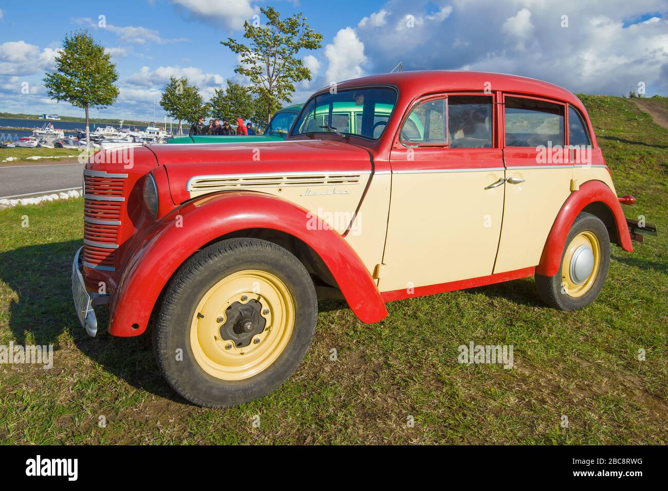 KRONSTADT, RUSSIA - 14 SETTEMBRE 2019: Primo piano su retro Car Moskvich-401. Fortune 2019 Festival annuale del trasporto retrò Foto Stock