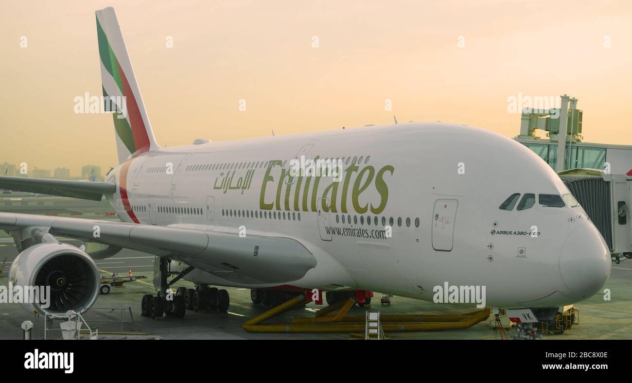 DUBAI, Emirati Arabi Uniti - 02 FEBBRAIO 2020: Airbus A380-800 di Emirates Airlines all'Aeroporto Internazionale di Dubai Foto Stock
