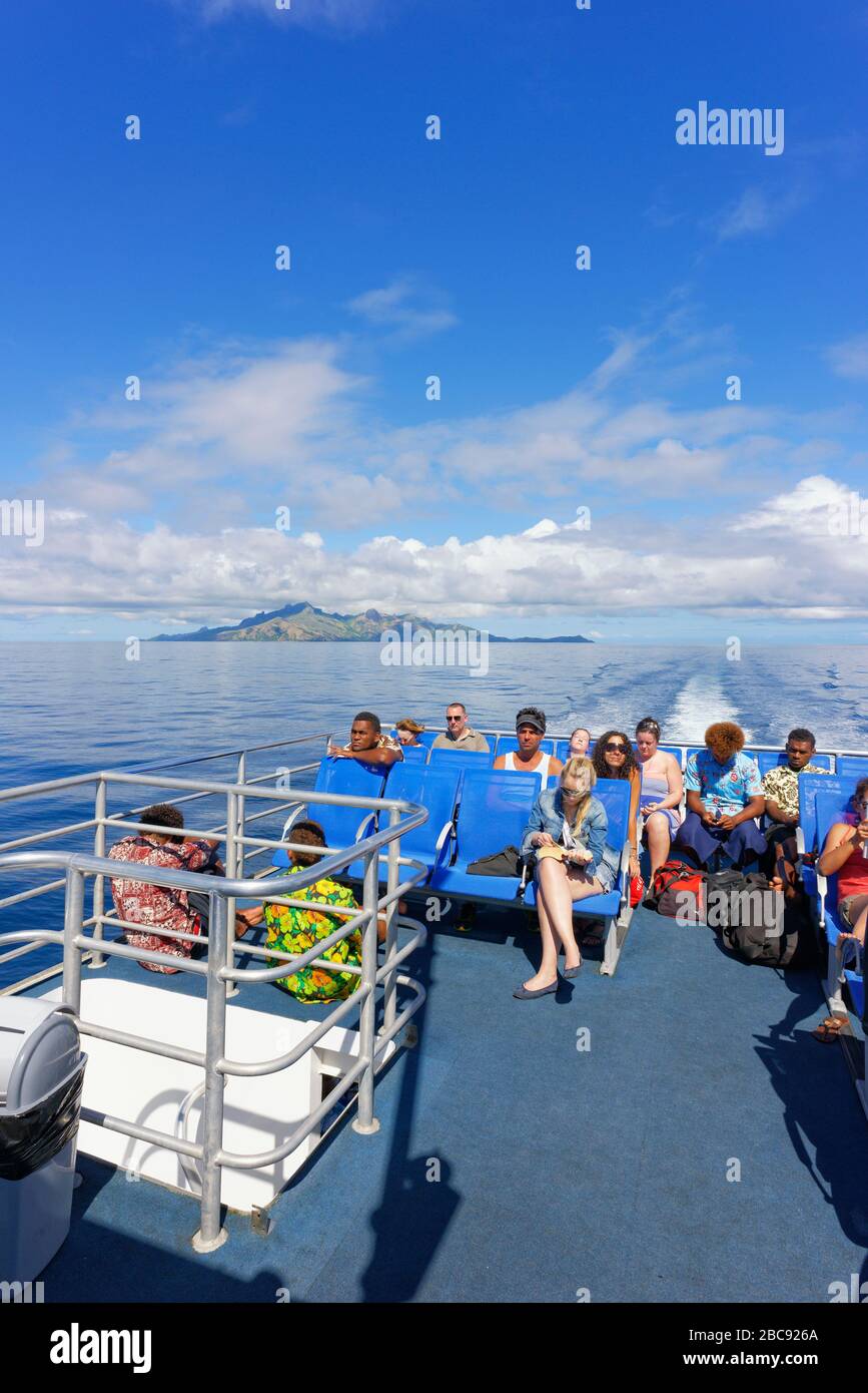 Passeggeri che viaggiano sul Yasawa Flyer, il gruppo dell'isola di Yasawa, le Fiji, le isole del Pacifico del Sud, il Pacifico Foto Stock