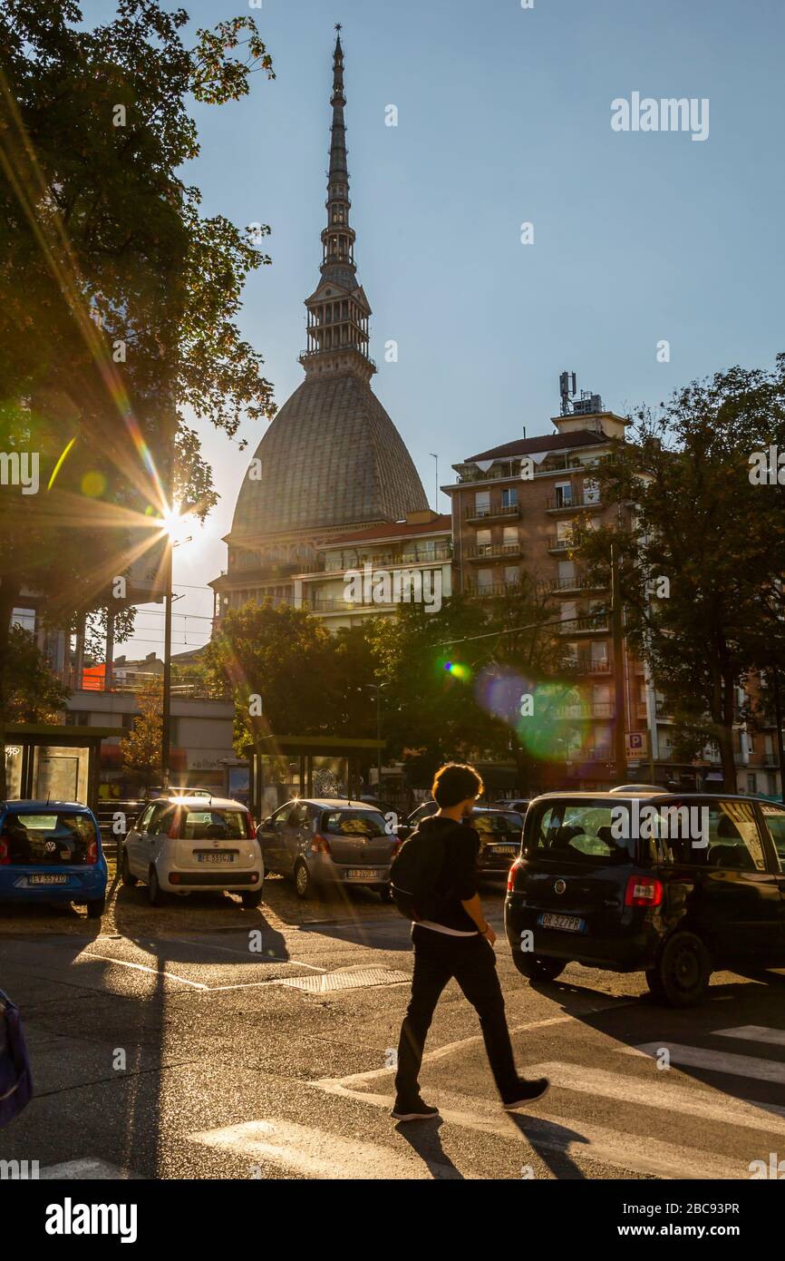 Vista della Mole Antonelliana al tramonto, Torino, Piemonte, Italia, Europa Foto Stock