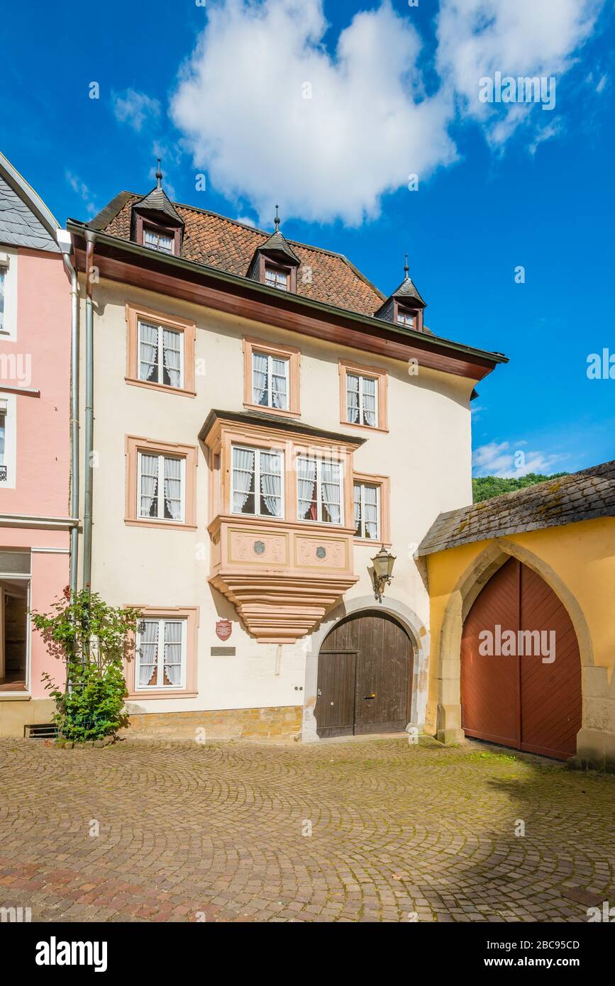 Casa nella strada inferiore del centro storico di Meisenheim am Glan, ben conservata architettura medievale nel nord Palatinato montagne, una pe Foto Stock