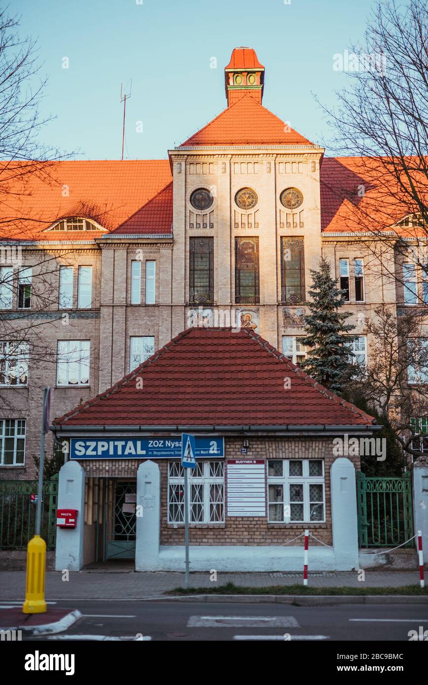 Edificio Poviat Ospedale Beata Suor Elizabeth Merkert. Salute a Nysa, 14.03.2020 Nysa, Polonia Foto Stock