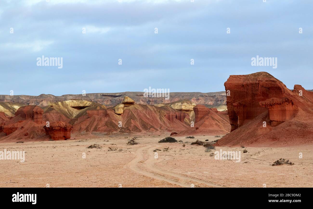 Strane formazioni geologiche chiamate Colinas, Reserva de Namibe, Tombwa, Provincia di Namibe, Angola Foto Stock