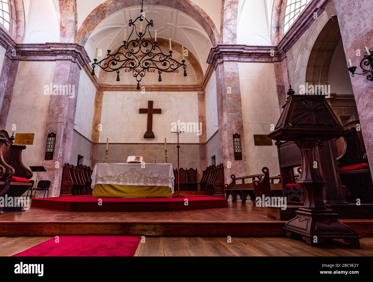 Particolare dell'altare maggiore nella Cattedrale di San Paolo, sede della Chiesa lusitana (comunione anglicana in Portogallo), Lisbona, Portogallo Foto Stock