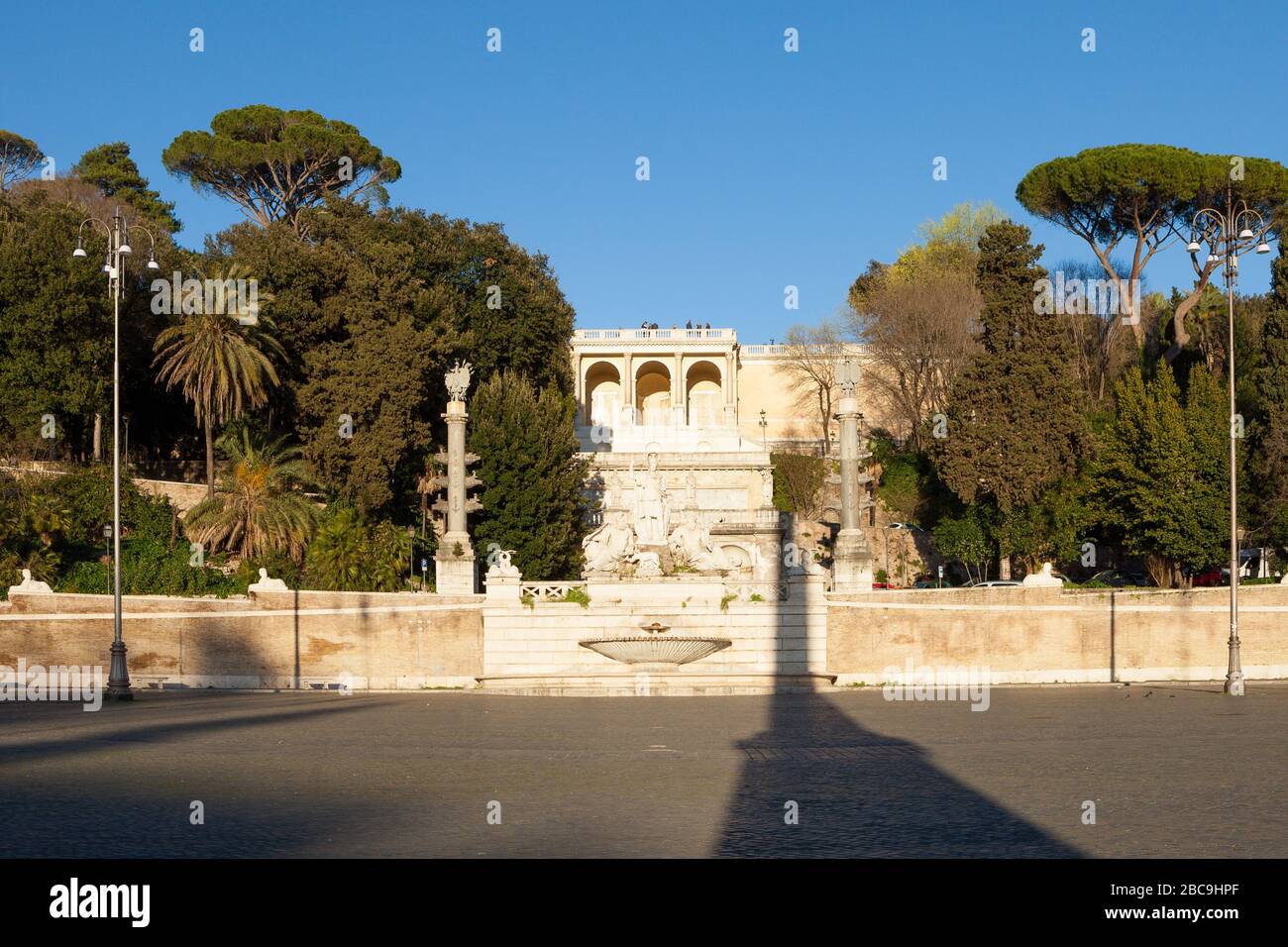 Fontana del Nettuno e scalini conducono da Piazza del Popolo al Pincio ad est. Roma. Italia Foto Stock