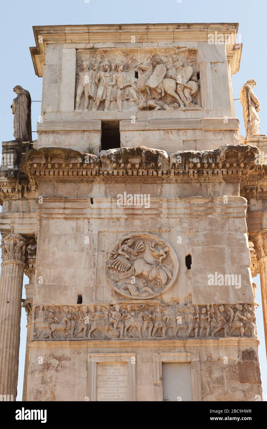 Bassorilievi sull'Arco di Costantino. Roma, Italia Foto Stock