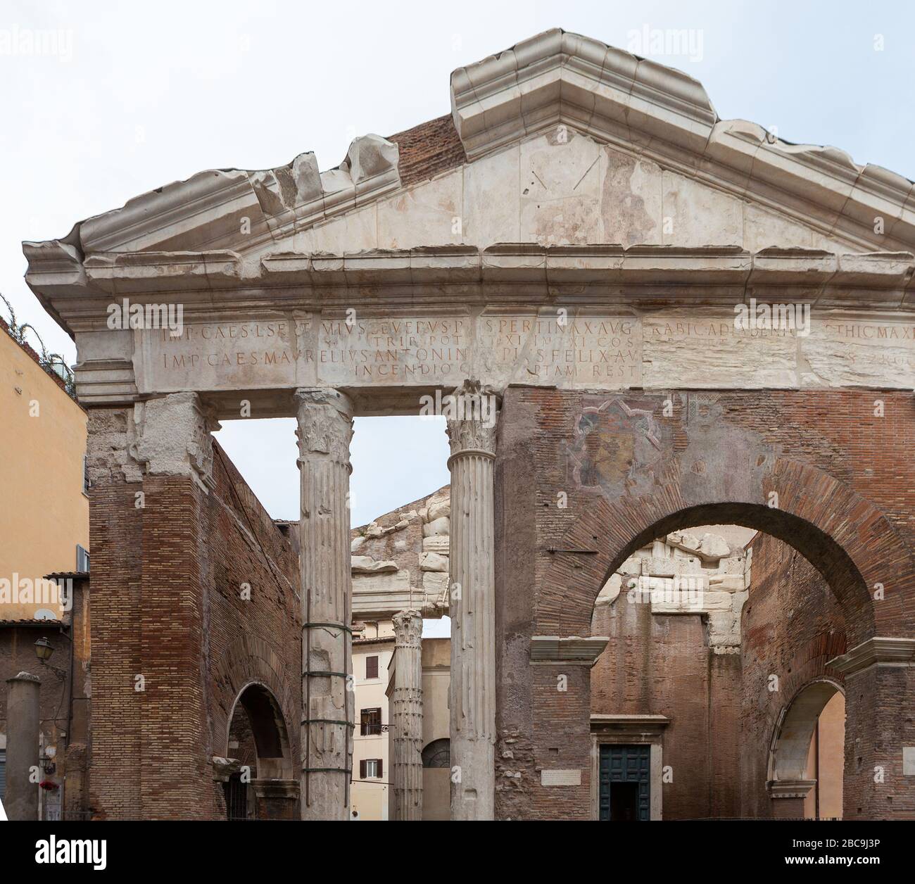 Il Porticus Octaviae (Portico di Octavia; Portico di Ottavia). Antica struttura a Roma Foto Stock