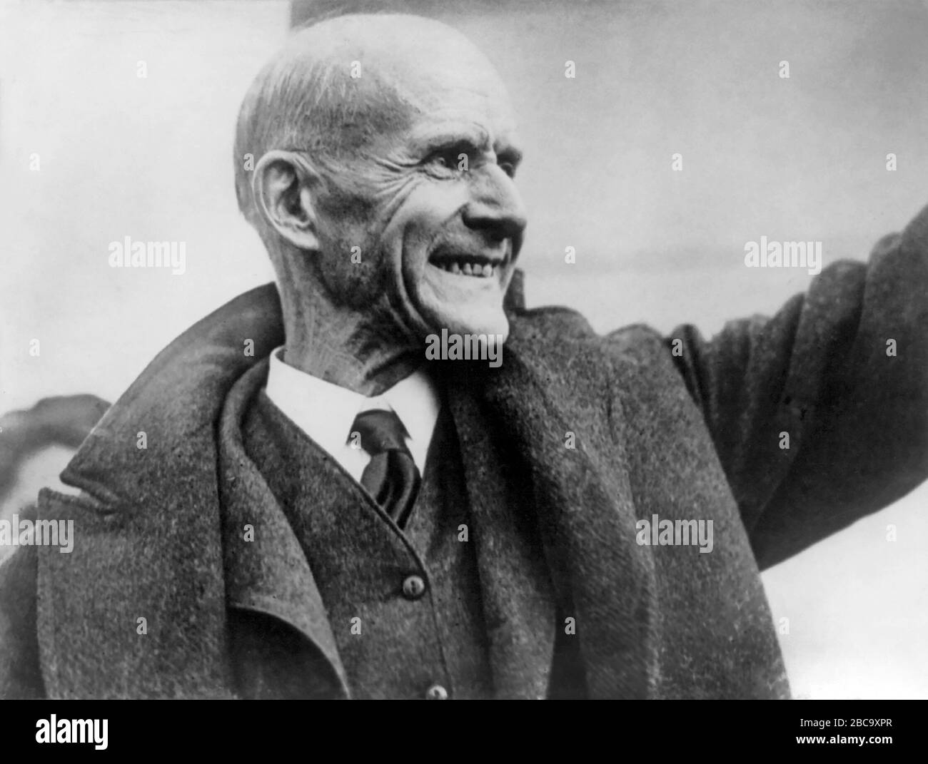 Eugene V. Debs, candidato socialista 5 volte per il presidente, si è stabilito libero dalla prigione il giorno di Natale, penitenziario federale, Atlanta, Georgia, USA, Underwood & Underwood, 25 dicembre 1921 Foto Stock