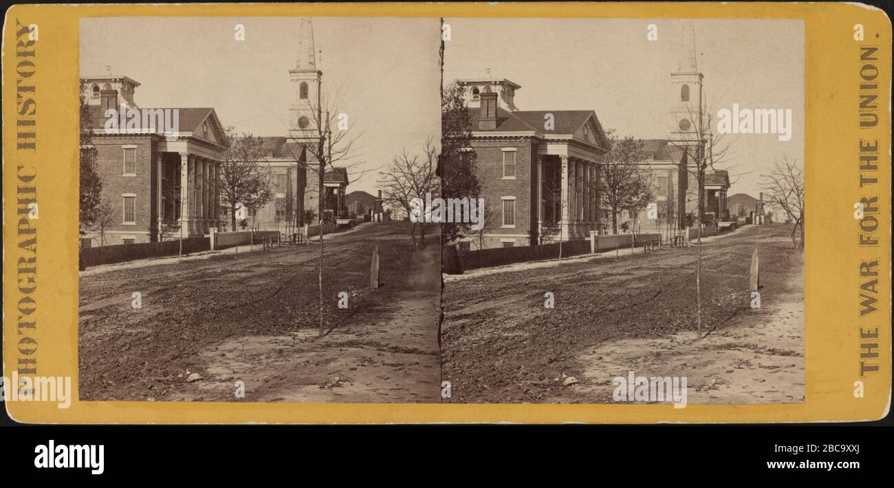 Street Scene con edifici commerciali e Chiesa, con la Casa accanto alla Chiesa che serve come Union General William Sherman's Headquarters, Atlanta, Georgia, Stereo Card, George N. Barnard, E. & H.T. Anthony & Co., novembre 1864 Foto Stock