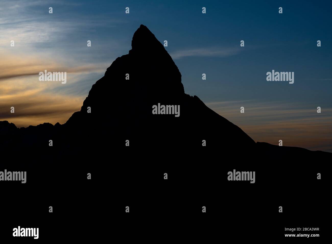 Svizzera, Vallese, Zermatt, piramide del Cervino alla luce della sera Foto Stock