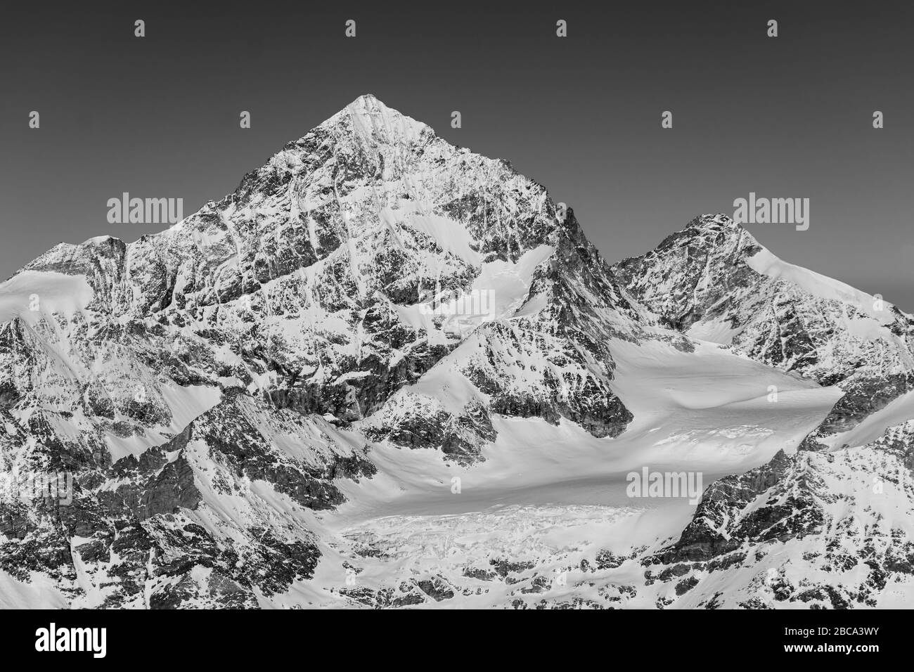 Svizzera, Vallese, Zermatt, Dent Blanche e Grand Cornier da sud Foto Stock