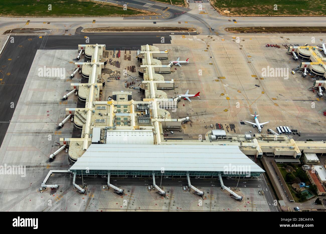 Vista aerea, Aeroport de Palma, Aeroporto di Palma de Mallorca, edificio della reception, terminal building, Palma, Isole Baleari, Spagna, Europa, Maiorca Foto Stock