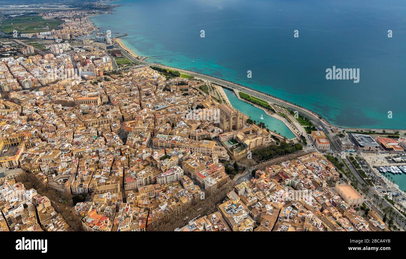 Vista aerea, vista sulla città e sul centro storico, Santa Iglesia Catedral de Mallorca, Cattedrale di Palma, Parc de la Mar, Canamunt, Palma, Europa, Palma, Isole Baleari Foto Stock