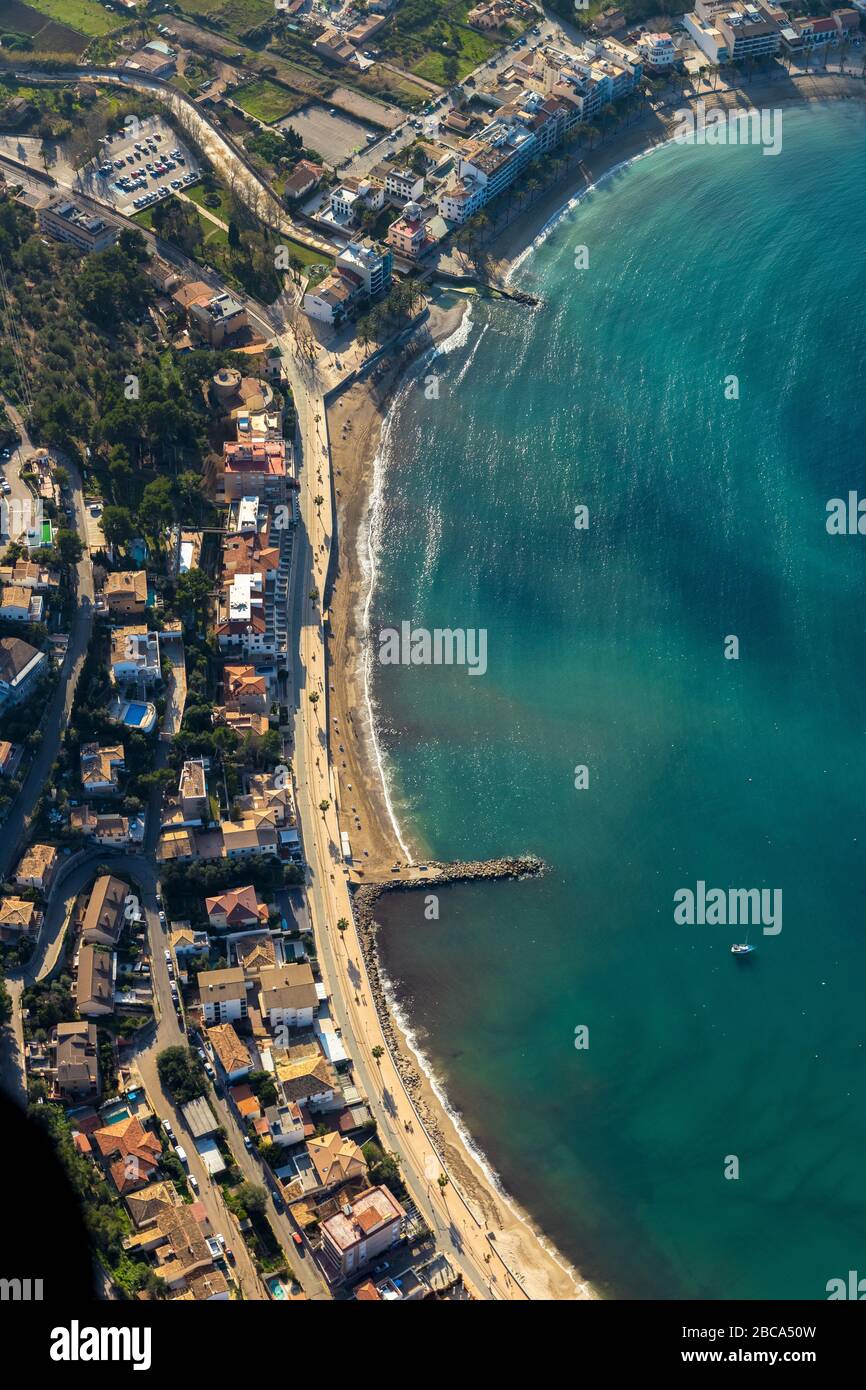 Vista aerea, Port de Sóller, porto di Sóller, Puerto Sóller, passeggiata e spiaggia di Sóller, Sóller, Europa, Isole Baleari, Spagna Foto Stock