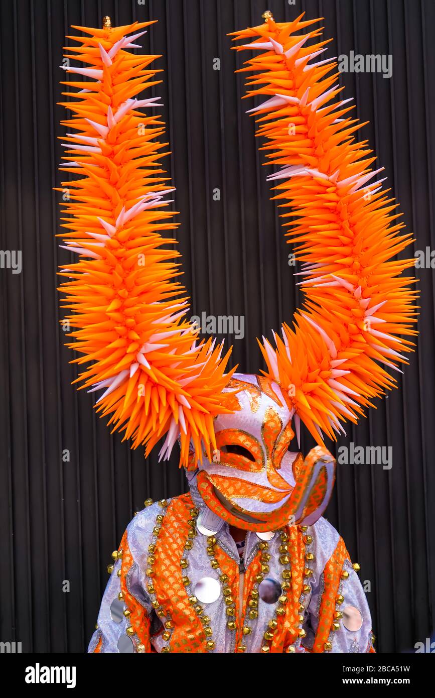 Masked Man in Dominican republic Parade a New York City, New York 11 agosto 2019 Foto Stock