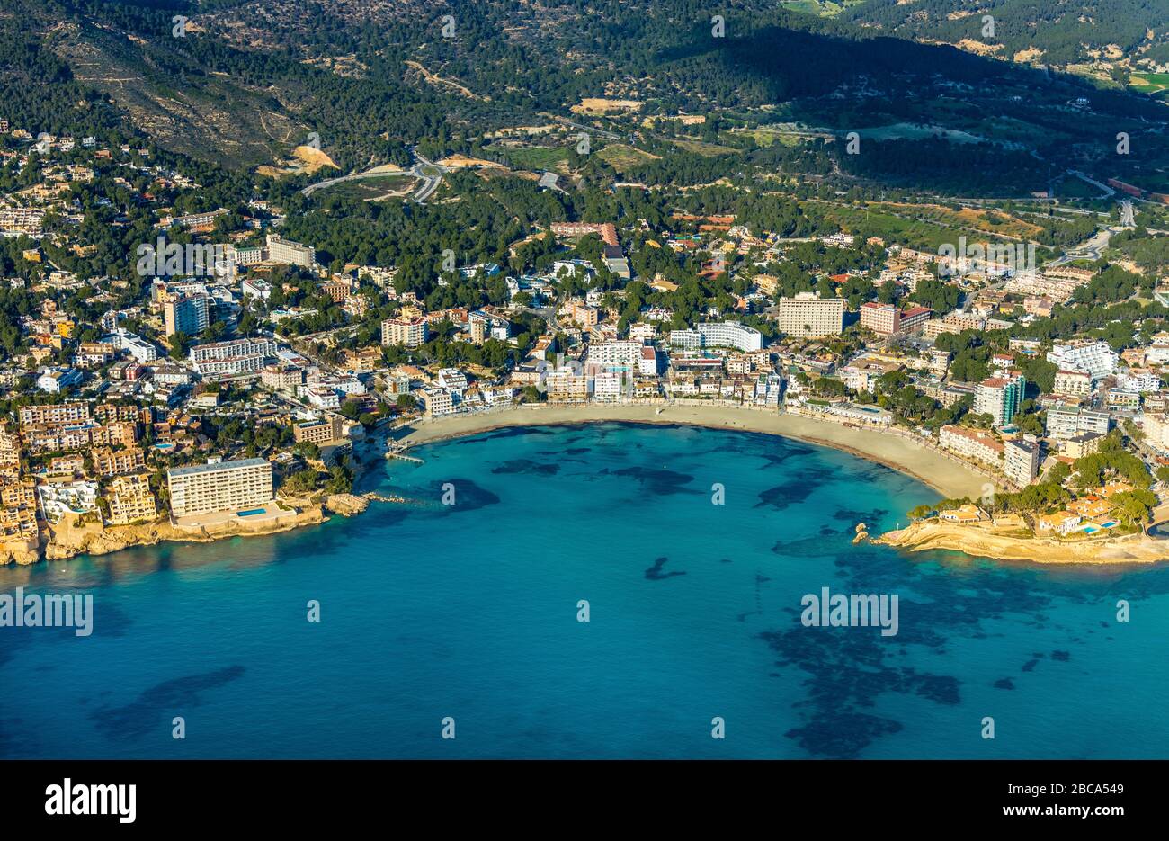 Vista aerea, Playa Peguera, lido e complessi alberghieri, Paguera, Mallorca, Europa, Isole Baleari, Spagna Foto Stock