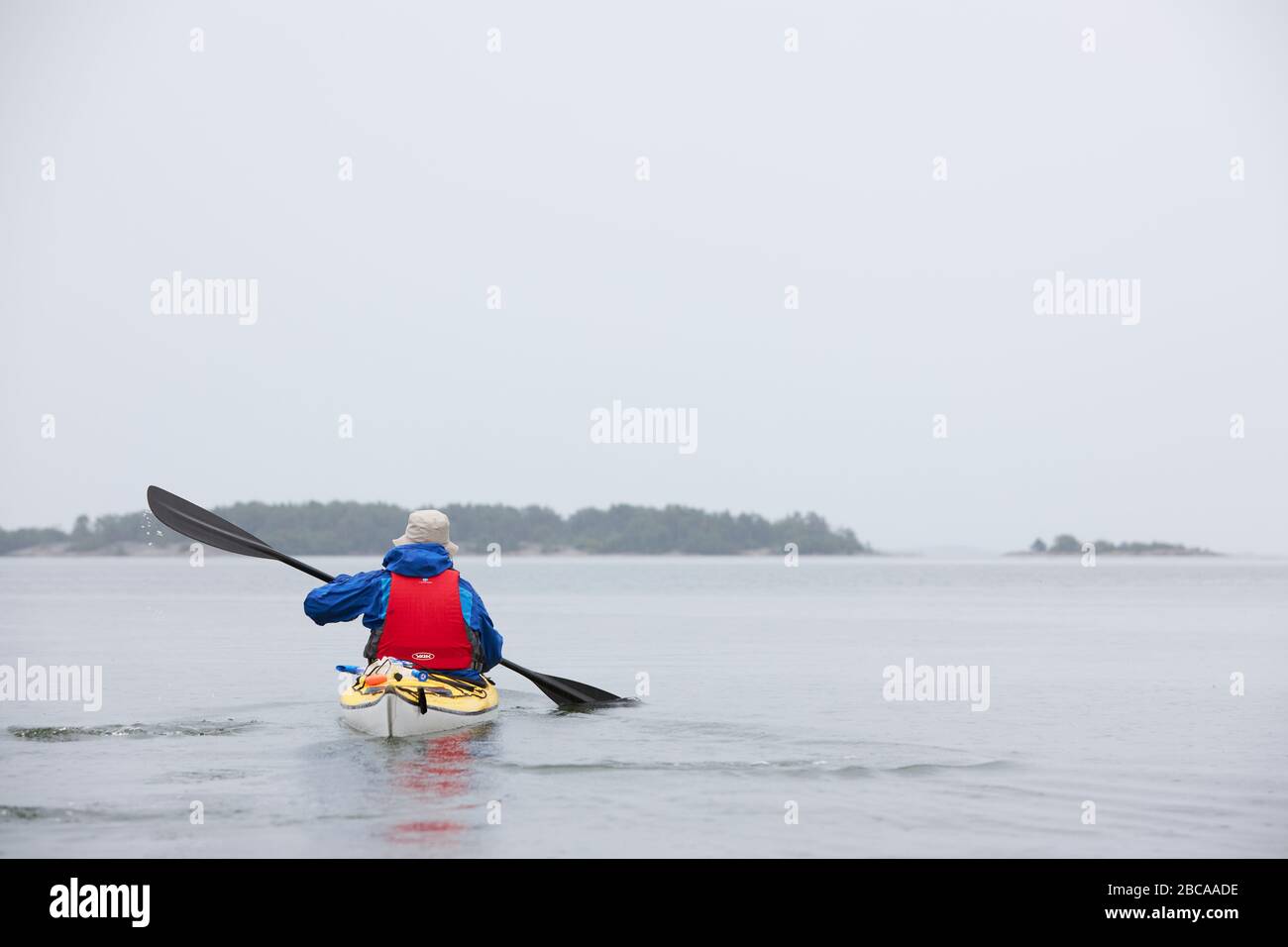 Svezia, Östergötaland, Sant'Anna, arcipelago, pagaiatori sul Mar Baltico Foto Stock