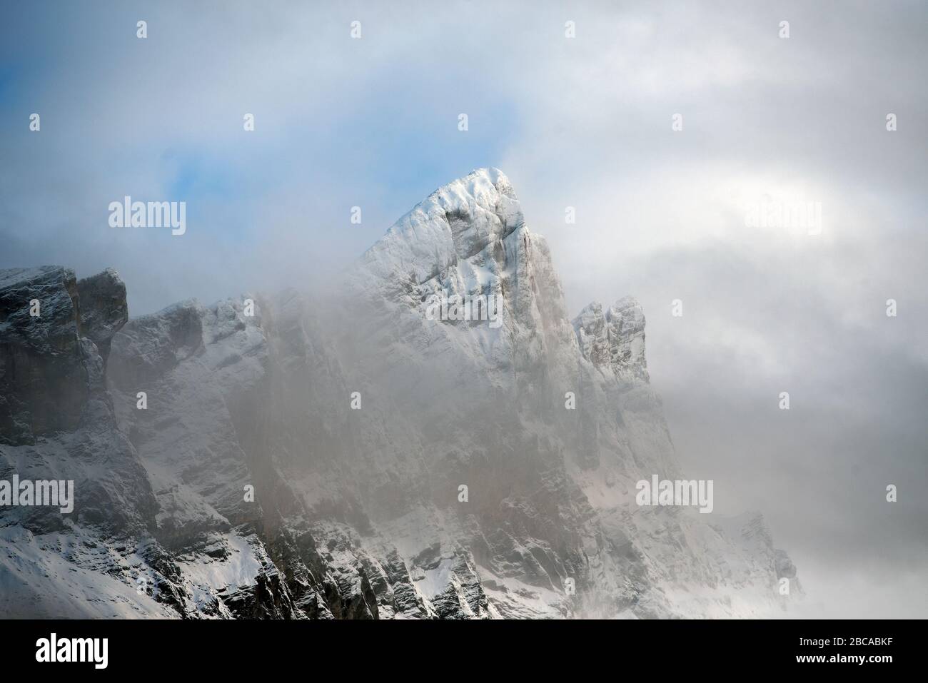Francia, alta Savoia (74), Passy, Alpi, catena di Fiz con nuvole Foto Stock