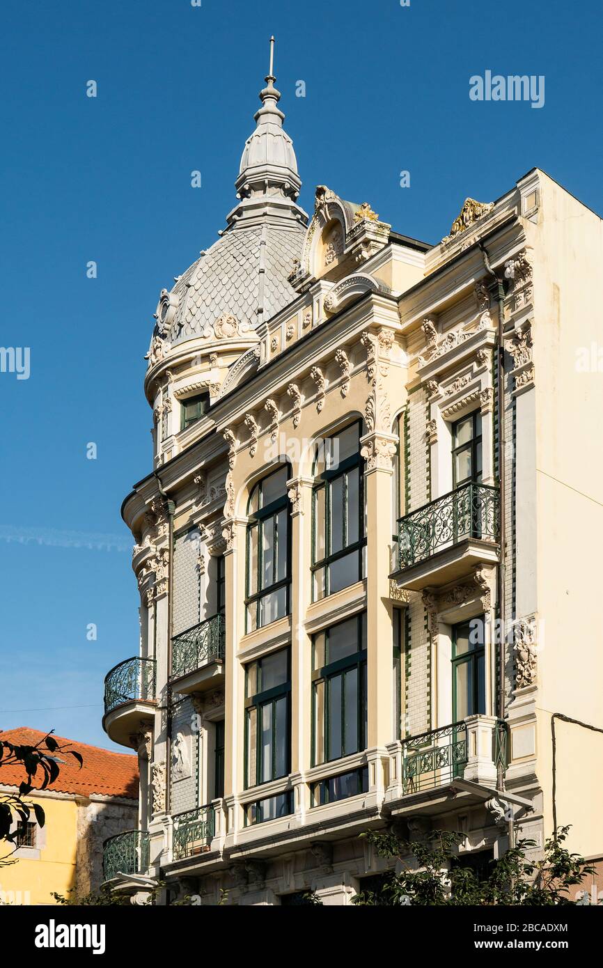 Spagna, Asturie, Llanes, edificio in stile Liberty Foto Stock