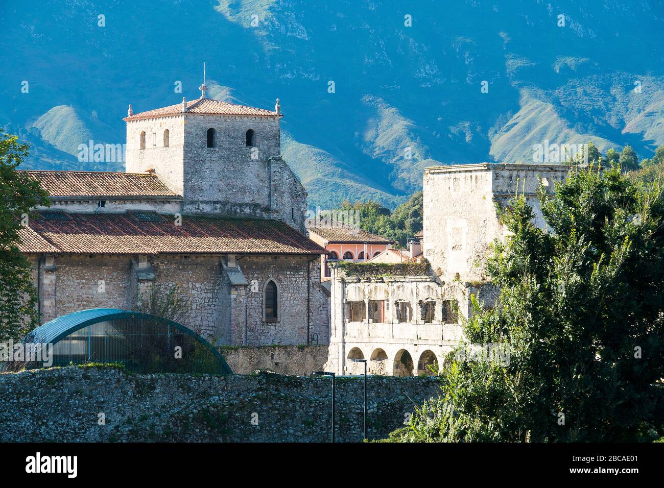 Spagna, Asturie, Llanes, centro storico, Basilica de Santa Maria del Concejo Foto Stock