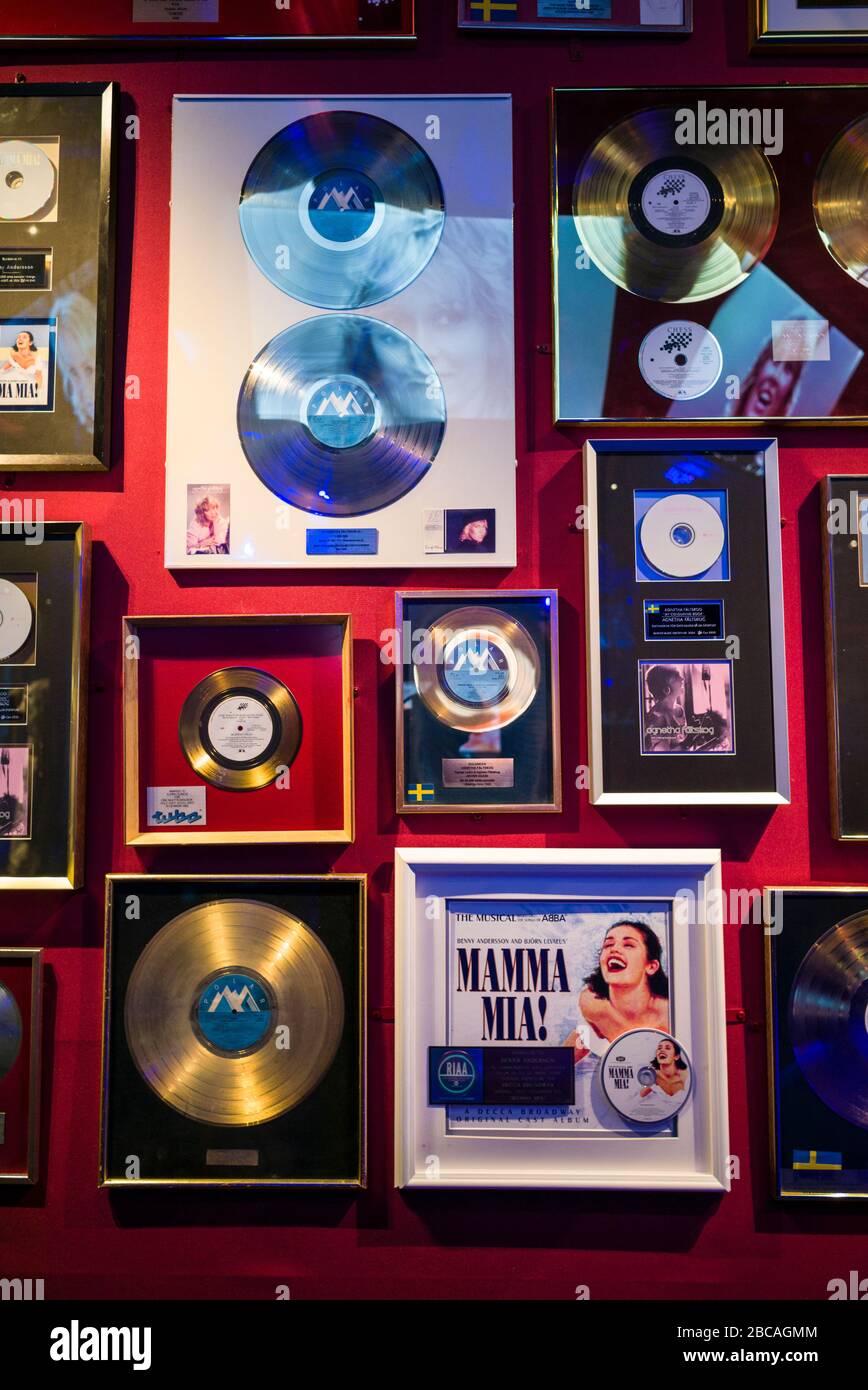 Svezia, Stoccolma, Djurgarden, ABBA Museum, museo del gruppo pop svedese Abba, la collezione del gruppo di Gold Records Foto Stock