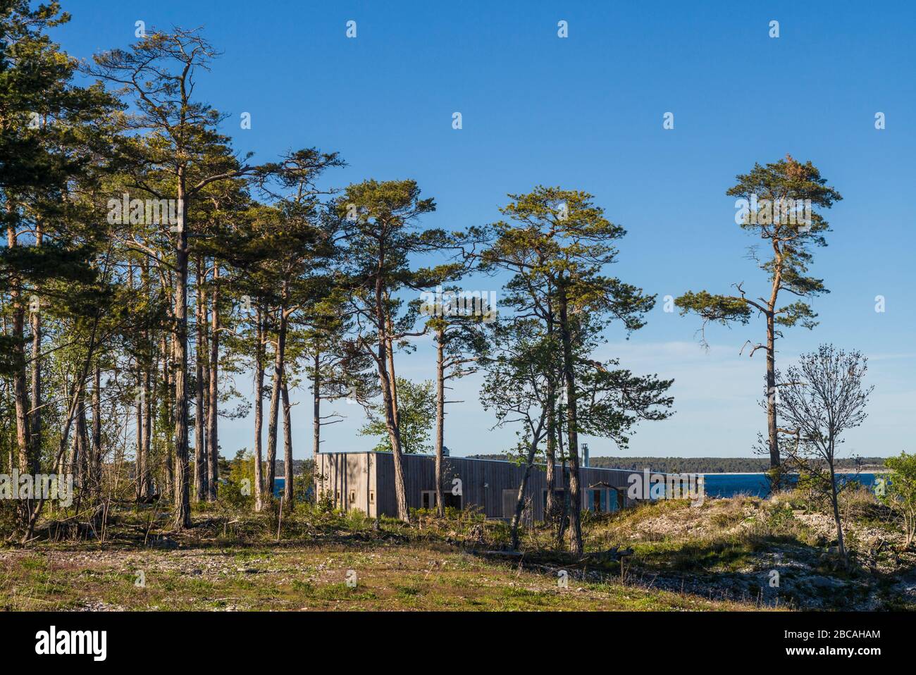 Svezia, Gotland Island, Bungenas, ex miniera di gesso e base militare, ora un esclusivo sviluppo di vacanza e la riserva naturale, casa di vacanza Foto Stock