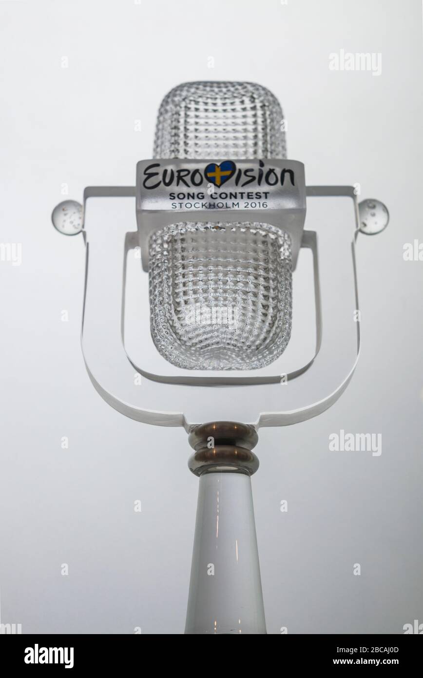 Svezia, Svezia sudorientale, Vaxjo, Smaltands Museum, museo di storia regionale, trofeo di cristallo realizzato localmente per Eurovisione 2016 Foto Stock