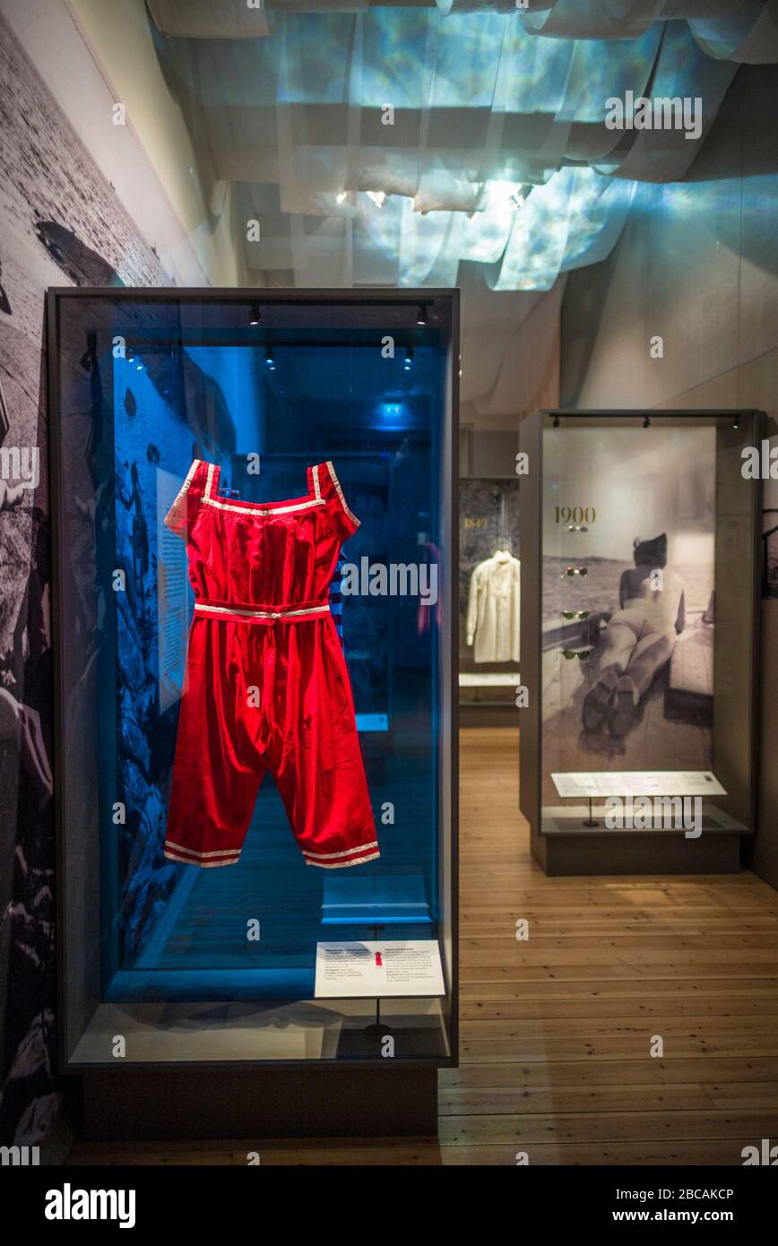 Svezia, Vastragotland e Bohuslan, Gothenburg, Stadsmuseum, museo della città, costume da bagno per le donne del 20th secolo Foto Stock
