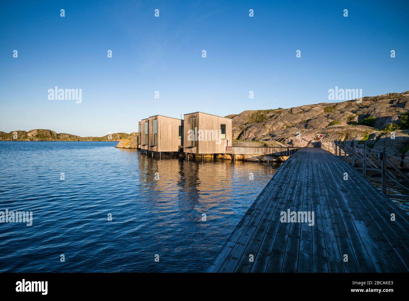 Svezia, Bohuslan, Isola di Tjorn, Skarhamn, cabine moderne dell'Akvarelmuseet, Museo Nordic Watercolor Foto Stock