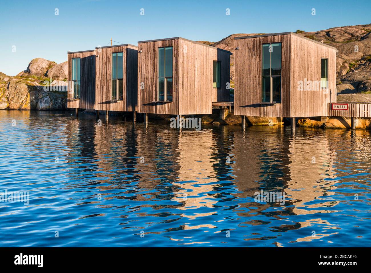 Svezia, Bohuslan, Isola di Tjorn, Skarhamn, cabine moderne dell'Akvarelmuseet, Museo Nordic Watercolor Foto Stock