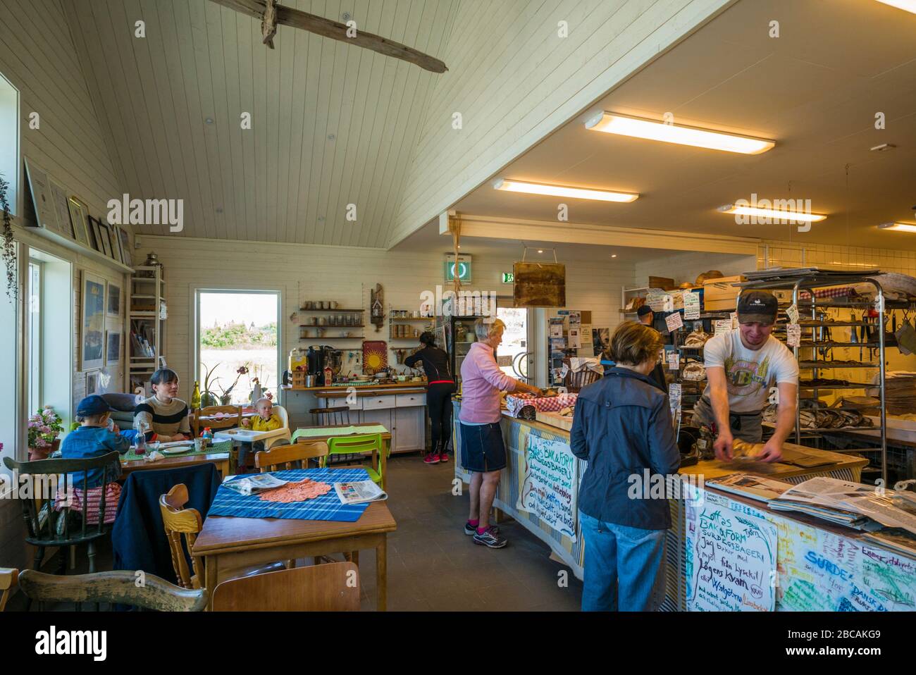 Svezia, Bohuslan, Isola di Tjorn, Bleket, interno di Lottas Bak e panetteria forma, Foto Stock