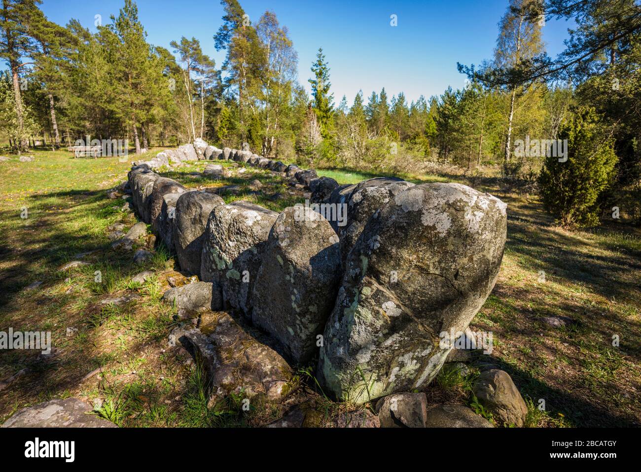 Svezia, Gotland Island, Klinte, Tjelvars Gravv, epoca vichinga, pietre funerarie disposte come lo scafo di una nave Foto Stock
