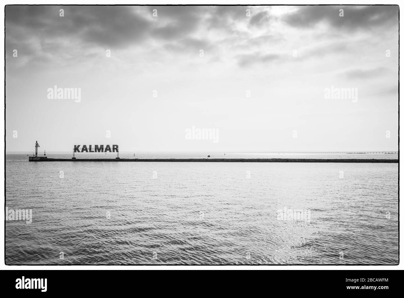 Svezia, Svezia sudorientale, Kalmar, segnale di benvenuto sul lungomare della città Foto Stock