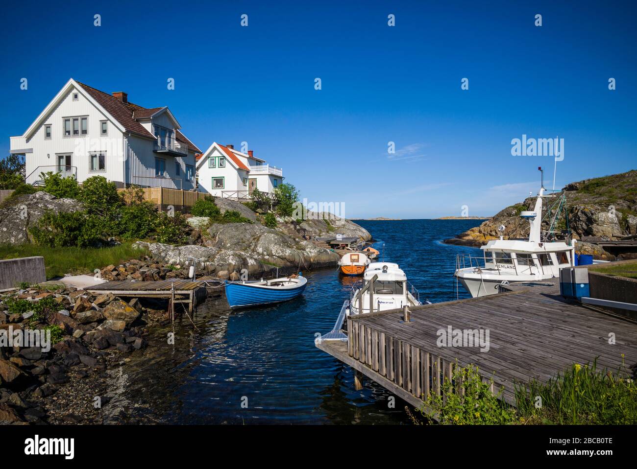 Svezia, Bohuslan, Isola di Tjorn, Ronnang, villaggio e porto Foto Stock