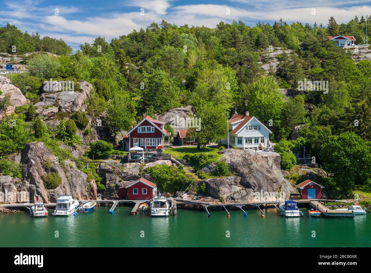 Svezia, Bohuslan, Isola di Tjorn, Varekil, vista della costa ad alto angolo dal ponte di Skapesundbron Foto Stock